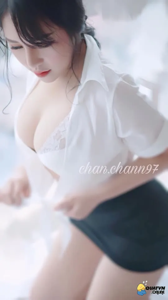 Ảnh Nguyễn Thu Trang Nude với bộ ngực to tròn 