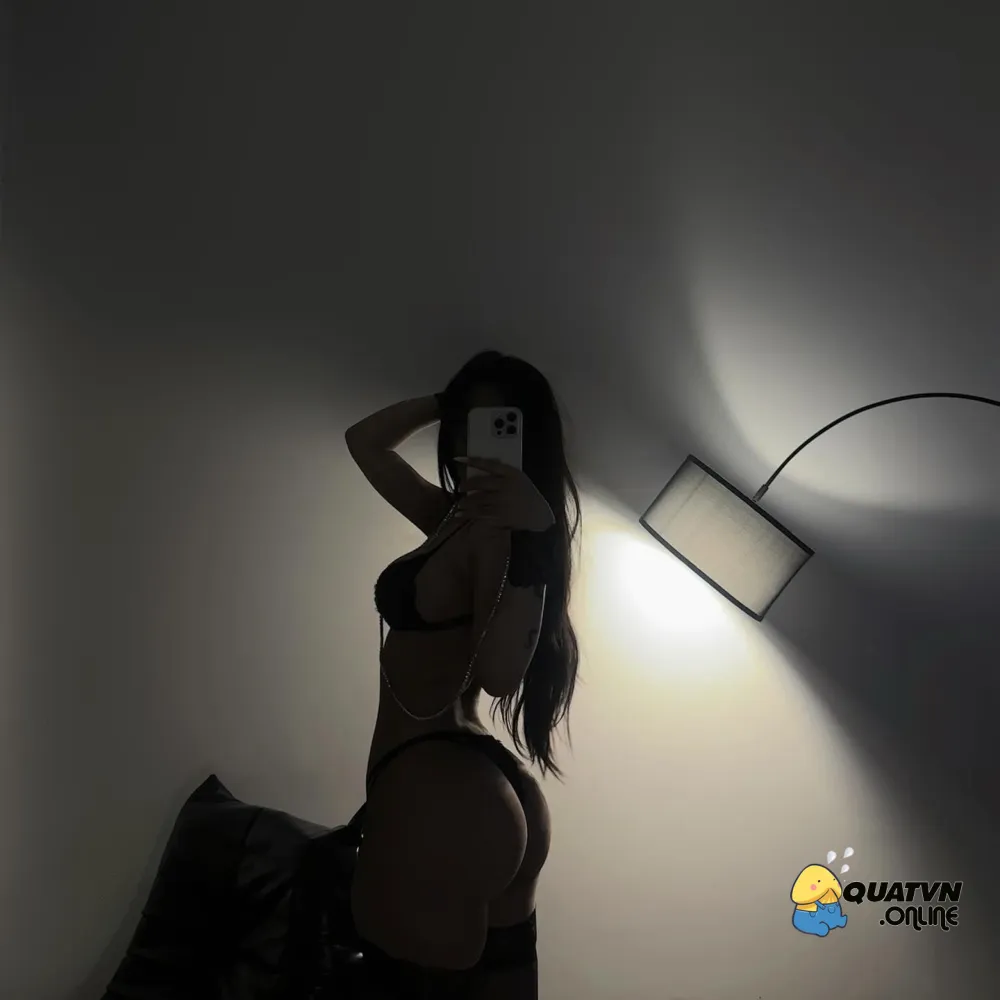 Ảnh Khúc Thị Hương Onlyfans show hàng mông căng đét