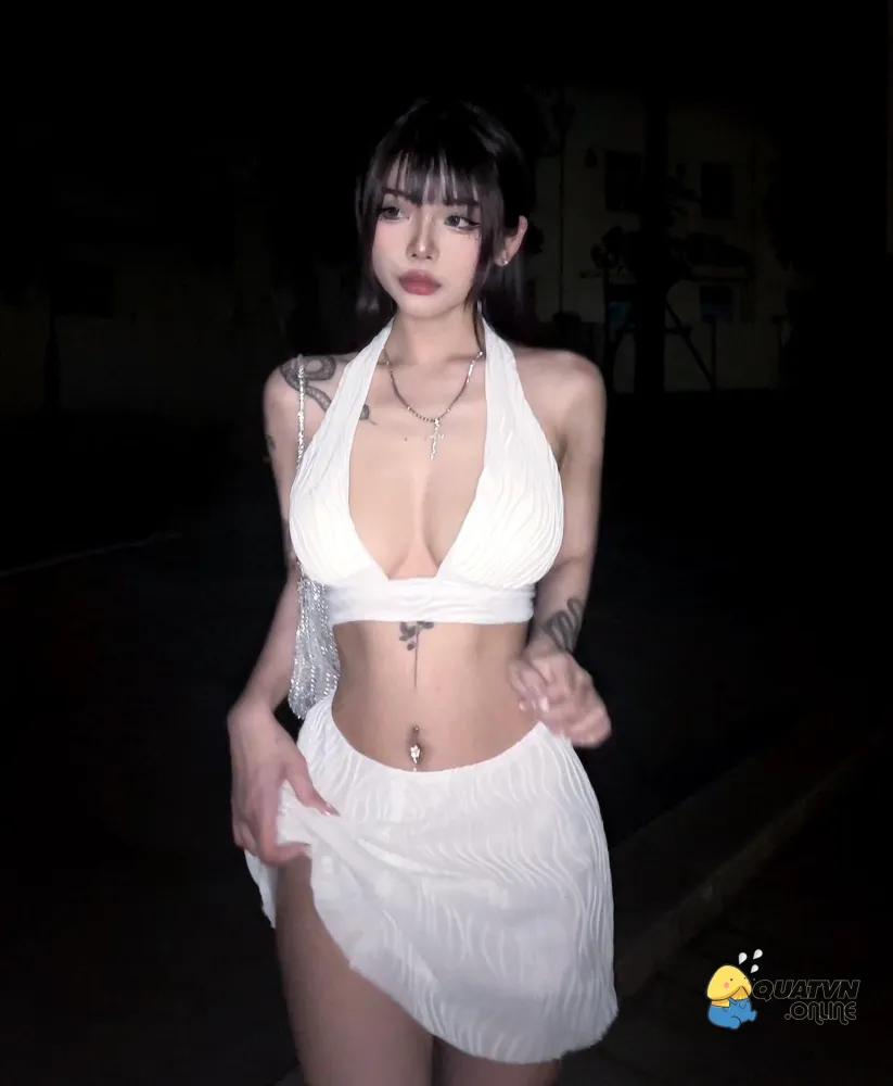 Ảnh Khúc thị hương onlyfans lộ vú trắng tròn căng mịn 